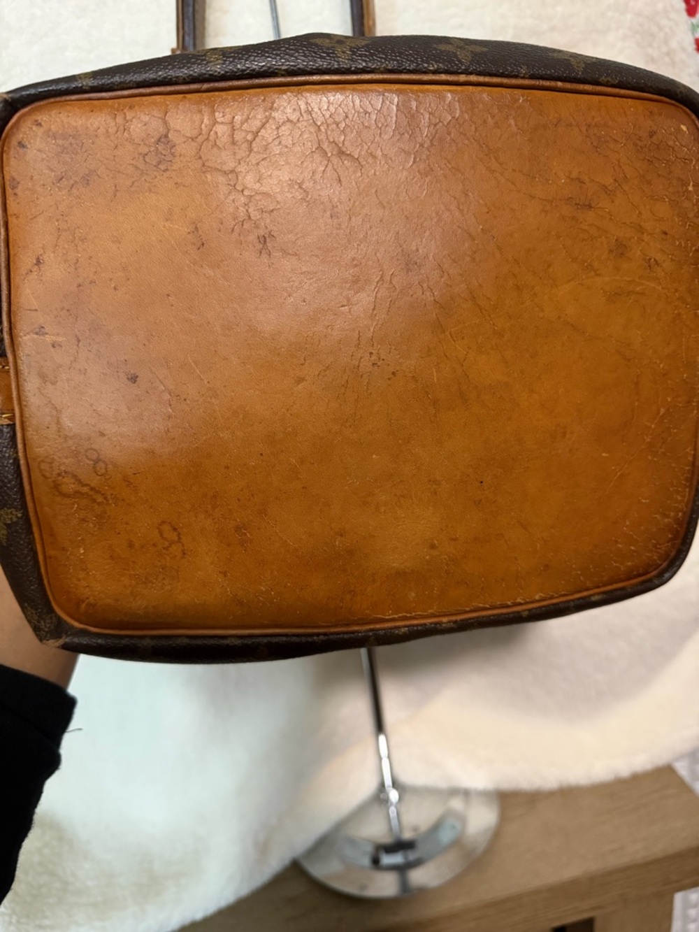 Louis Vuitton Monogram Canvas Bucket Shoulder Bag in Brown and Tan - Picture 5 of 16